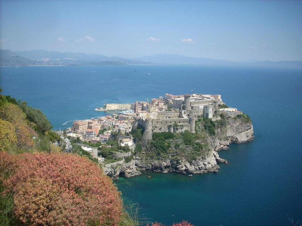 Bed And Breakfast La Torretta Gaeta Buitenkant foto